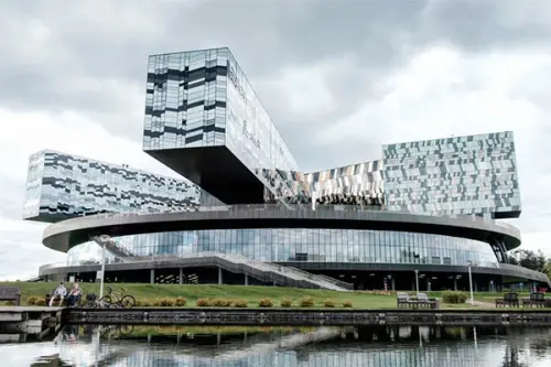 Стекло интерьерное AGC  стекло planibel grey, 4мм (1605*2550) (продажа кратно 0,5 листа)